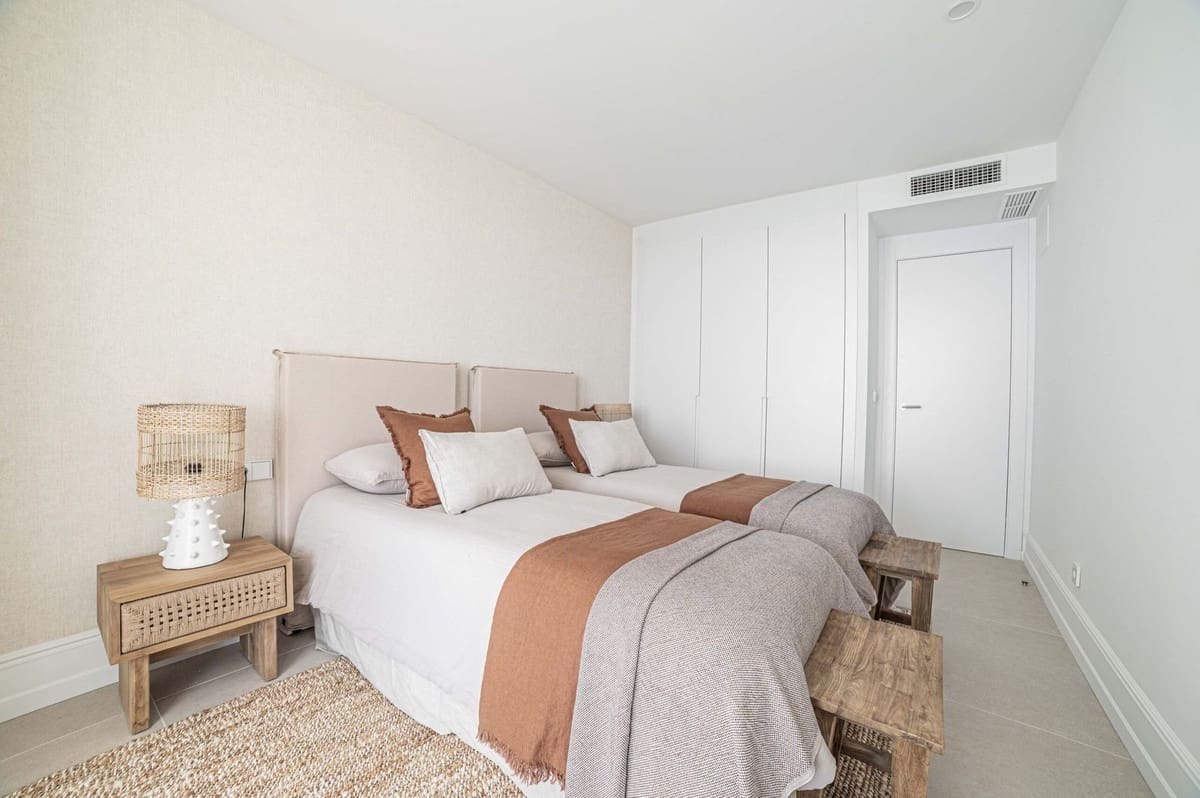 2 Zimmer Apartment zu verkaufen in Fuengirola mit Pool Garage - 995.000 € (Ref: 9807135)