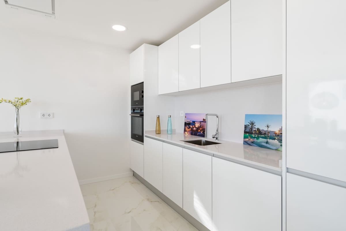 3 sovrum Lägenhet till salu i Estepona med pool garage - 755 000 € (Ref: 9816374)