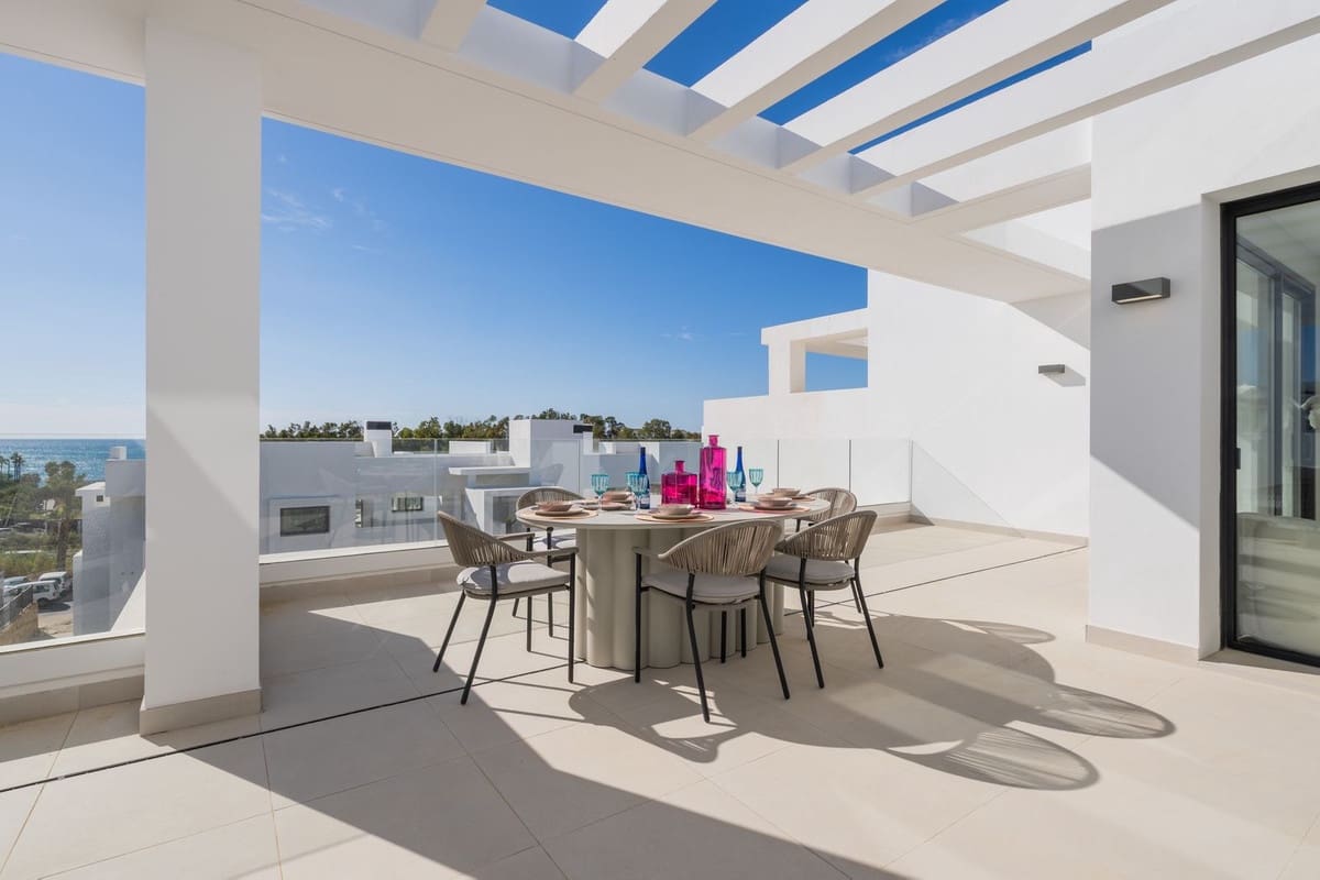 3 sovrum Takvåning till salu i Estepona med pool garage - 755 000 € (Ref: 9816375)