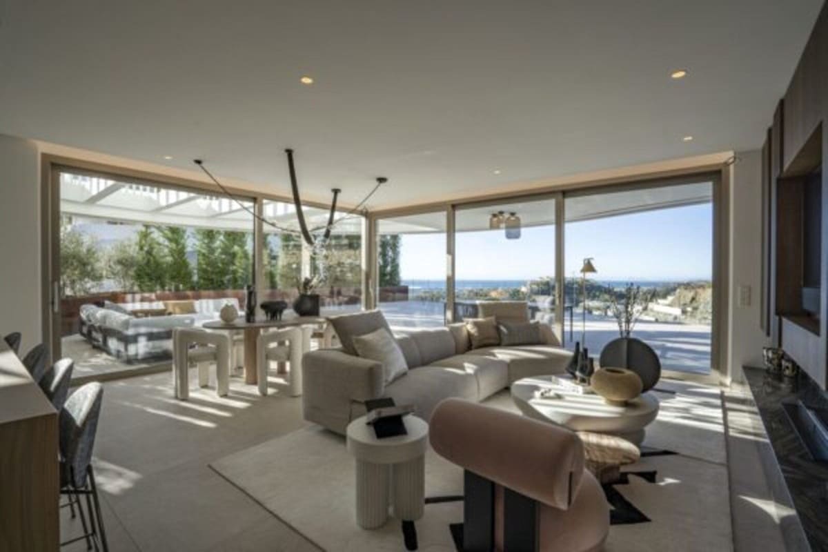 3 quarto Penthouse para venda em Benahavis com piscina garagem - 1 295 000 € (Ref: 9816379)