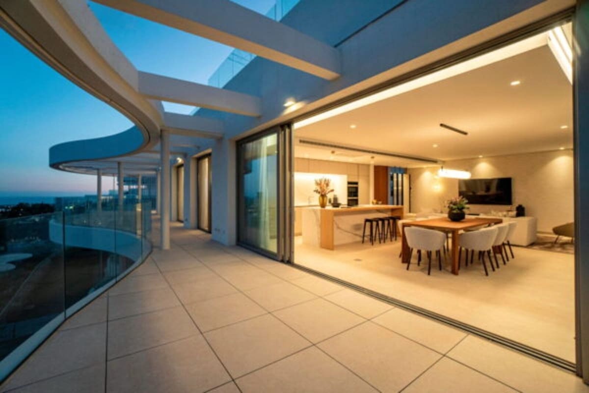 3 quarto Penthouse para venda em Benahavis com piscina garagem - 1 295 000 € (Ref: 9816379)