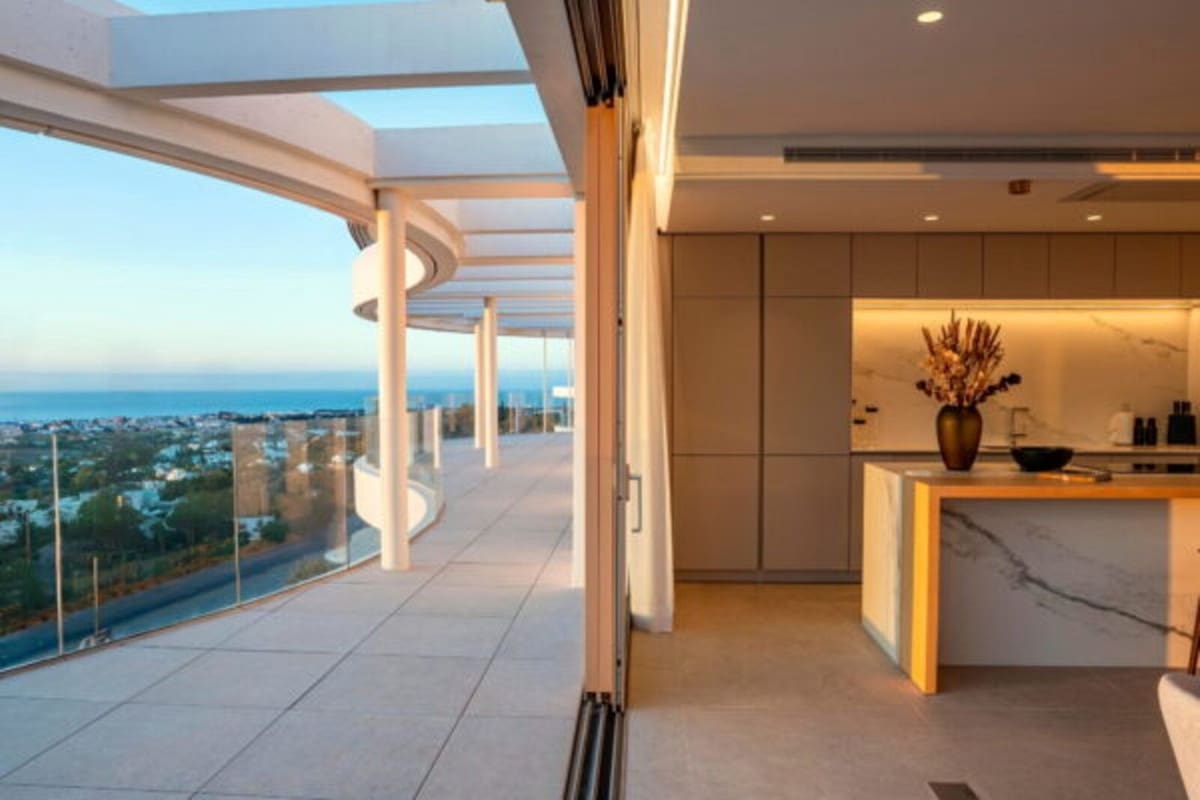 3 quarto Penthouse para venda em Benahavis com piscina garagem - 1 295 000 € (Ref: 9816379)