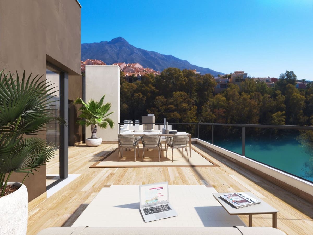 4 chambre Appartement à vendre à Nueva Andalucia avec piscine garage - 1 490 000 € (Ref: 9821383)