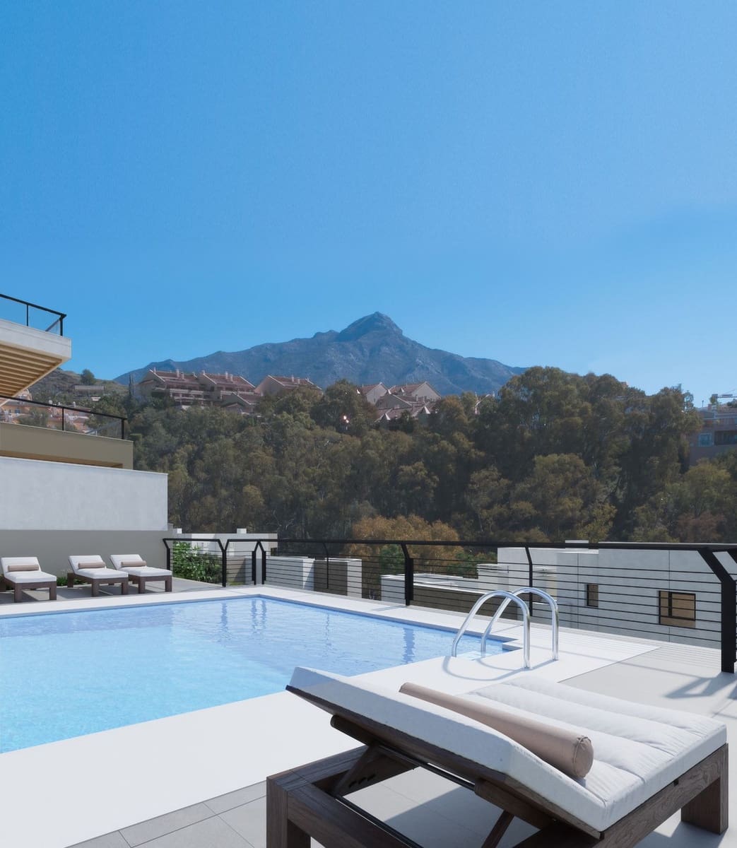 4 chambre Appartement à vendre à Nueva Andalucia avec piscine garage - 1 490 000 € (Ref: 9821383)