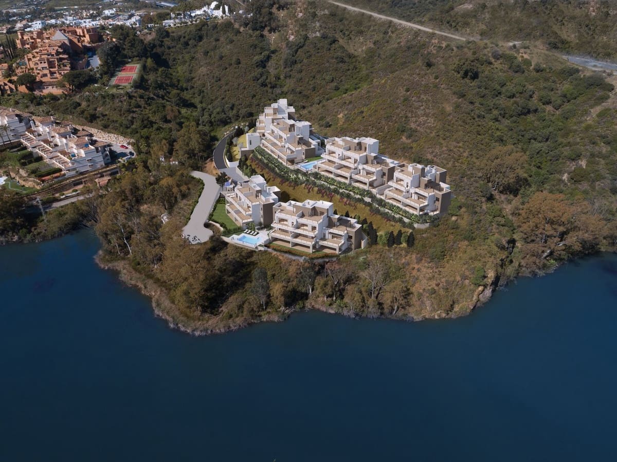 4 chambre Appartement à vendre à Nueva Andalucia avec piscine garage - 1 490 000 € (Ref: 9821383)