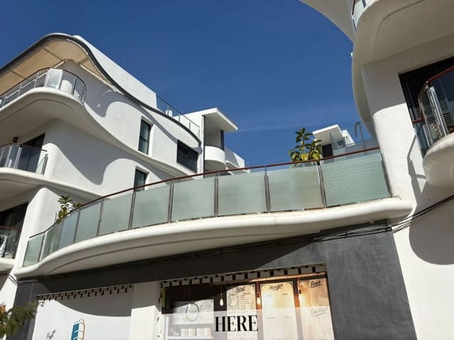 1 soverom Bedrift til salgs i Estepona med svømmebasseng garasje - € 1 400 000 (Ref: 9821397)