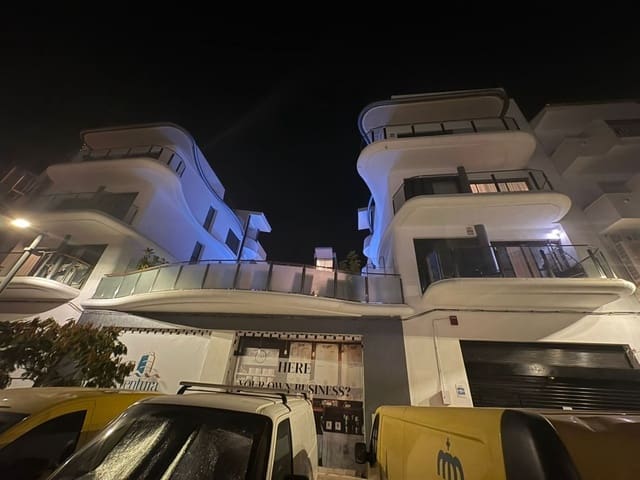 1 soverom Bedrift til salgs i Estepona med svømmebasseng garasje - € 1 400 000 (Ref: 9821397)