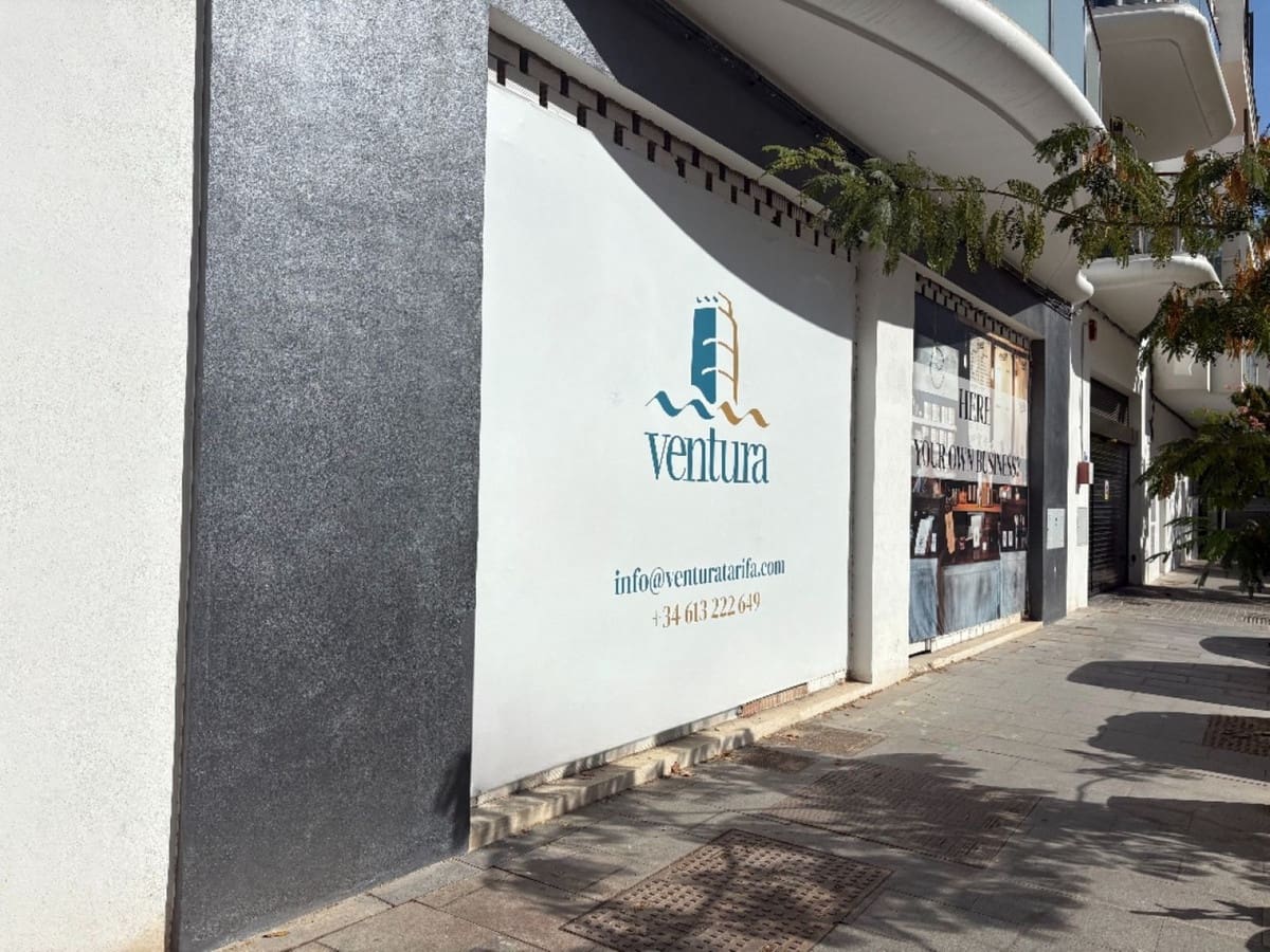 1 soverom Bedrift til salgs i Estepona med svømmebasseng garasje - € 1 400 000 (Ref: 9821397)