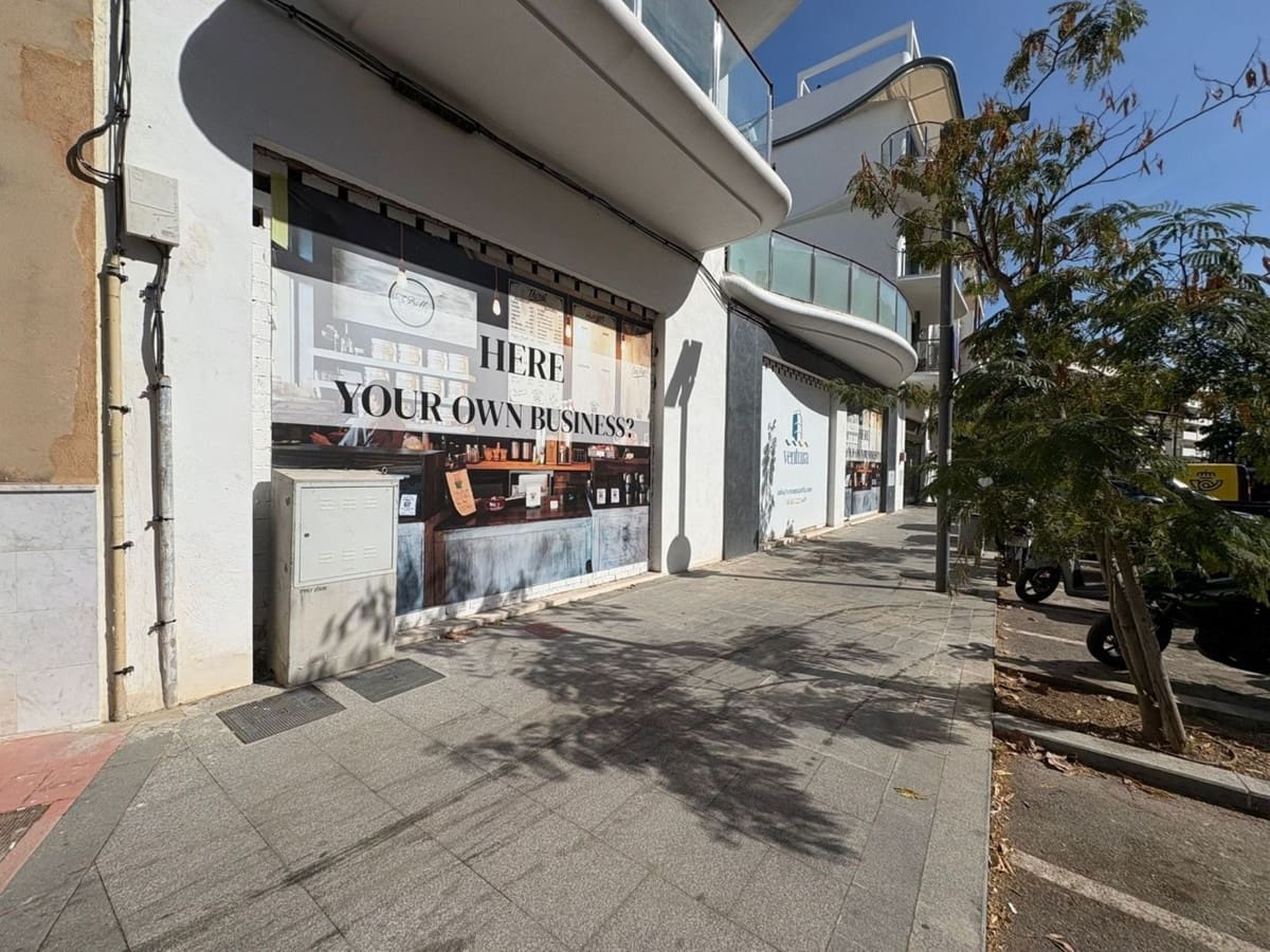 1 soverom Bedrift til salgs i Estepona med svømmebasseng garasje - € 1 400 000 (Ref: 9821397)