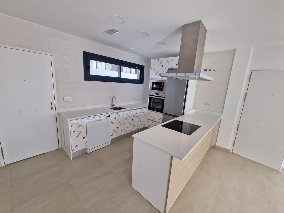 4 bedroom Villa for sale in Manilva with pool garage - € 780,000 (Ref: 9821409)