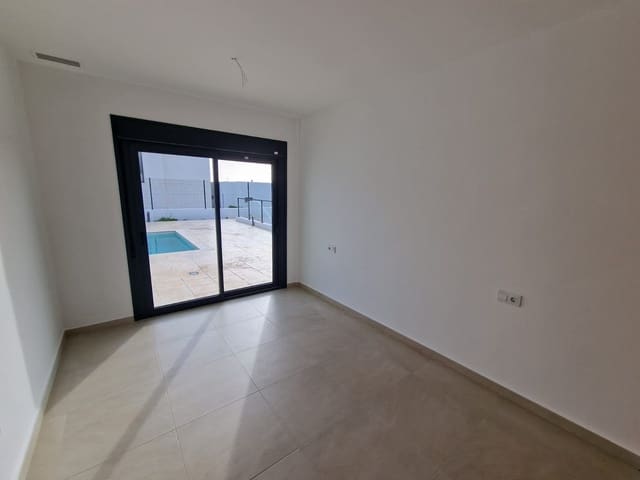 4 soverom Villa til salgs i Manilva med svømmebasseng garasje - € 780 000 (Ref: 9821409)