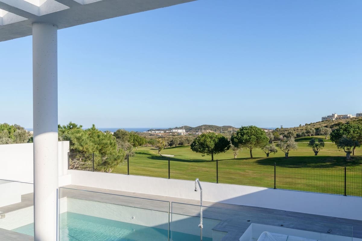 3 bedroom Villa for sale in Mijas Costa with pool garage - € 850,000 (Ref: 9821442)