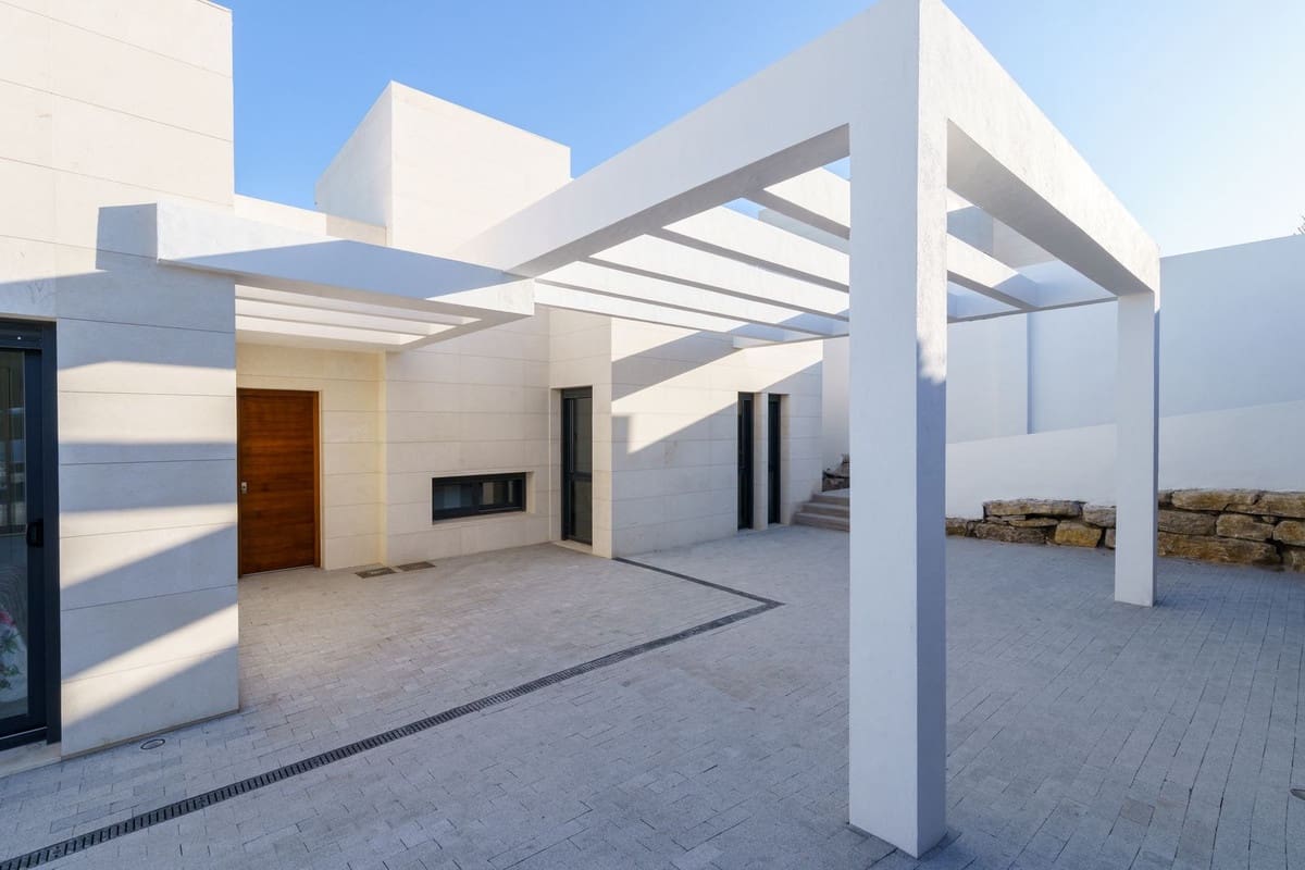 3 bedroom Villa for sale in Mijas Costa with pool garage - € 850,000 (Ref: 9821442)
