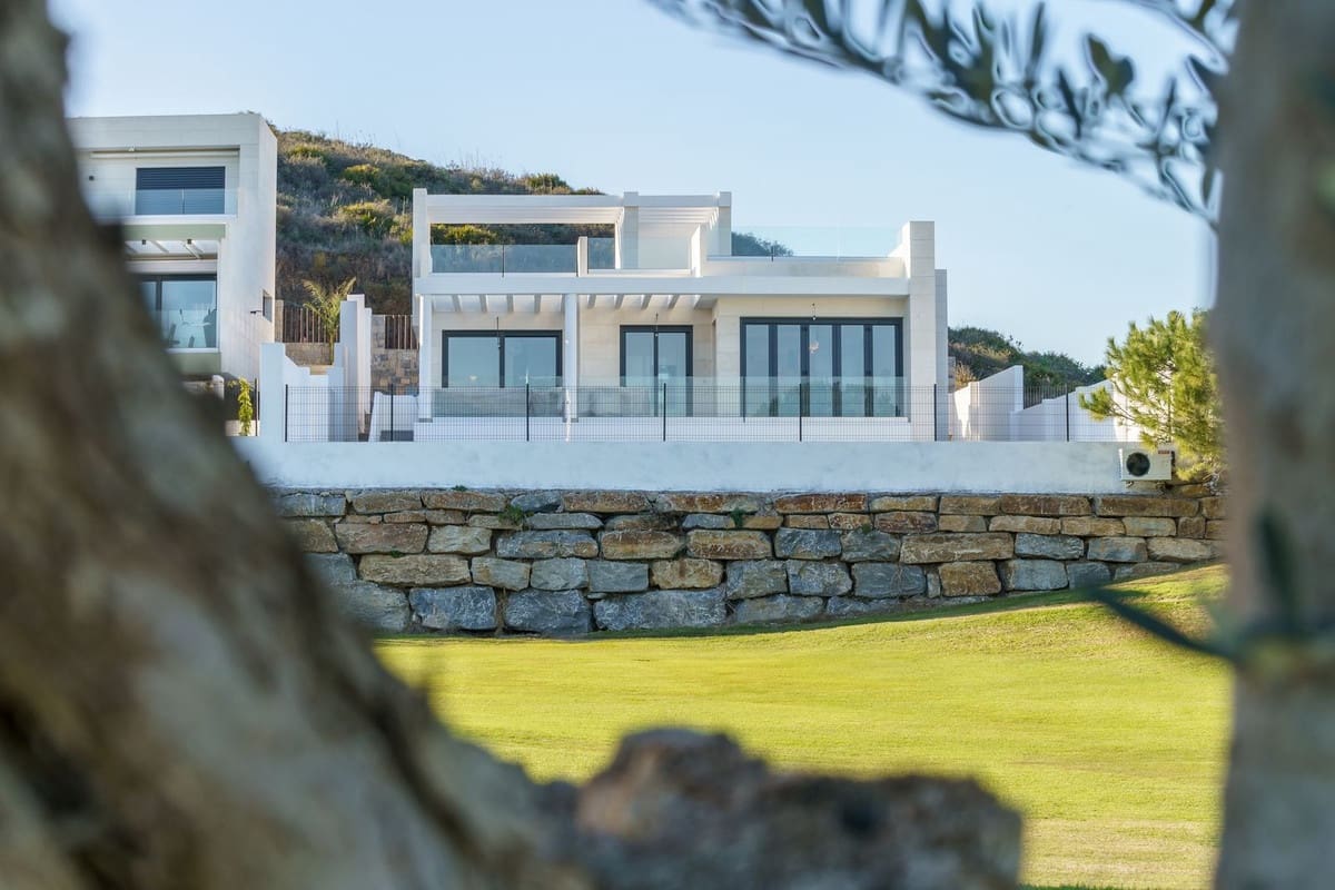 3 bedroom Villa for sale in Mijas Costa with pool garage - € 850,000 (Ref: 9821442)