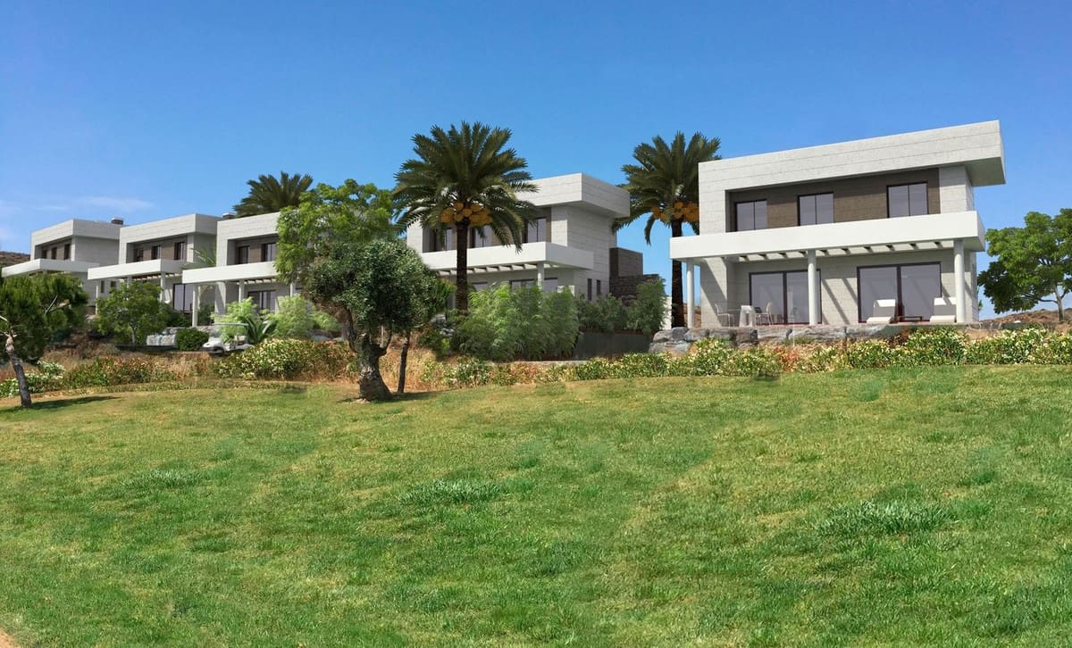 3 bedroom Villa for sale in Mijas Costa with pool garage - € 850,000 (Ref: 9821442)