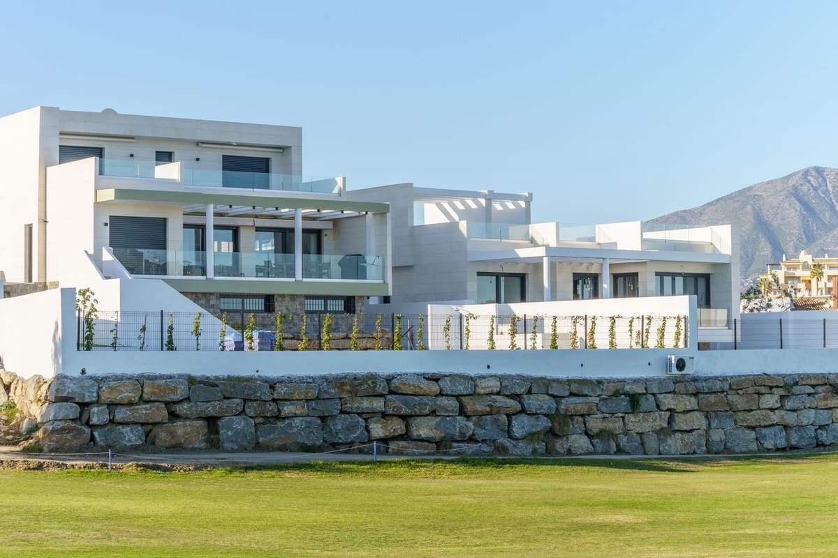 3 bedroom Villa for sale in Mijas Costa with pool garage - € 850,000 (Ref: 9821442)