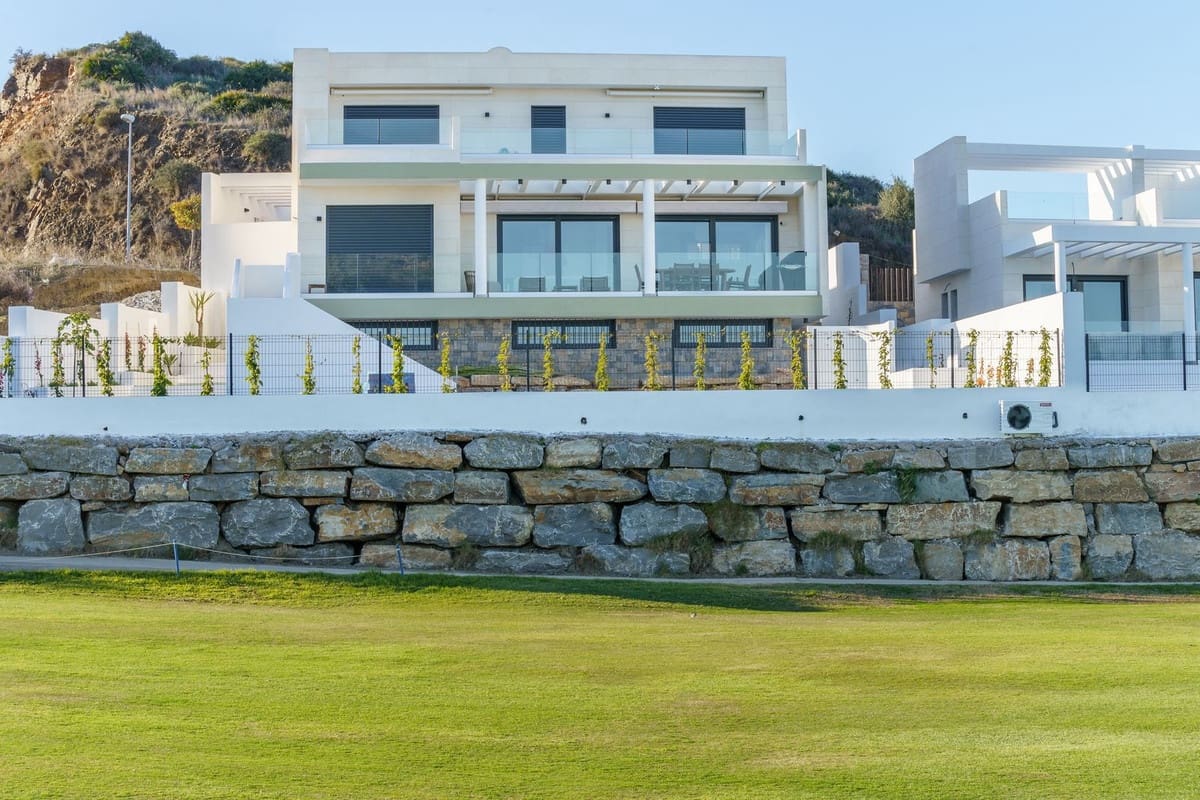 3 bedroom Villa for sale in Mijas Costa with pool garage - € 850,000 (Ref: 9821442)