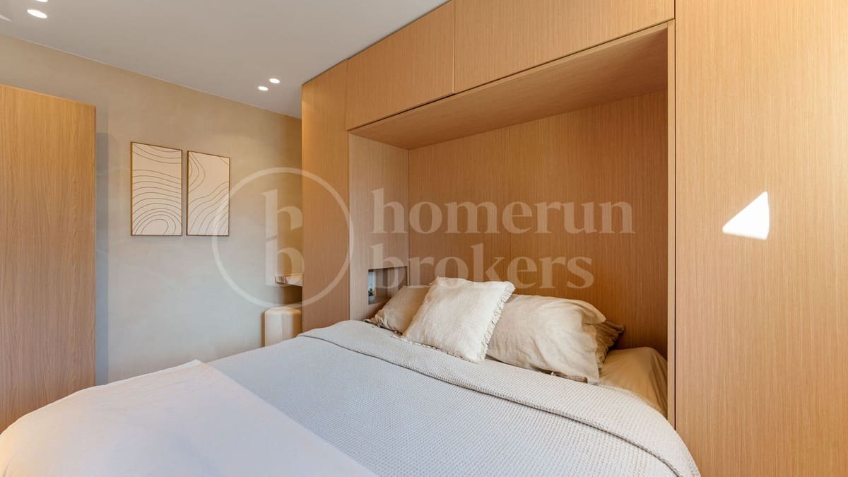 Pareado de 4 habitaciones en Puerto Banus en venta con piscina garaje - 1.450.000 € (Ref: 9821453)