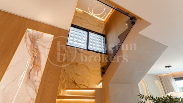 4 quarto Moradia Geminada para venda em Puerto Banus, Marbella com piscina garagem - 1 450 000 € (Ref: 9821453)