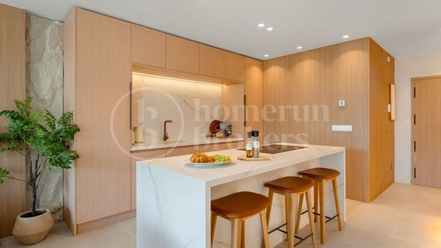 4 quarto Moradia Geminada para venda em Puerto Banus, Marbella com piscina garagem - 1 450 000 € (Ref: 9821453)
