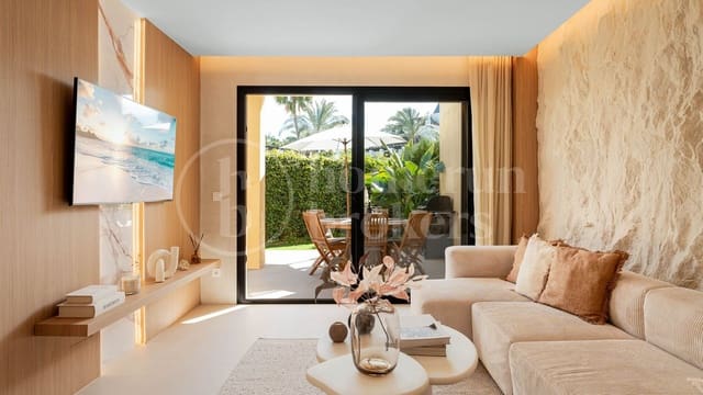 4 quarto Moradia Geminada para venda em Puerto Banus, Marbella com piscina garagem - 1 450 000 € (Ref: 9821453)