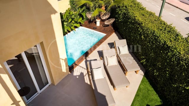 4 quarto Moradia Geminada para venda em Puerto Banus, Marbella com piscina garagem - 1 450 000 € (Ref: 9821453)