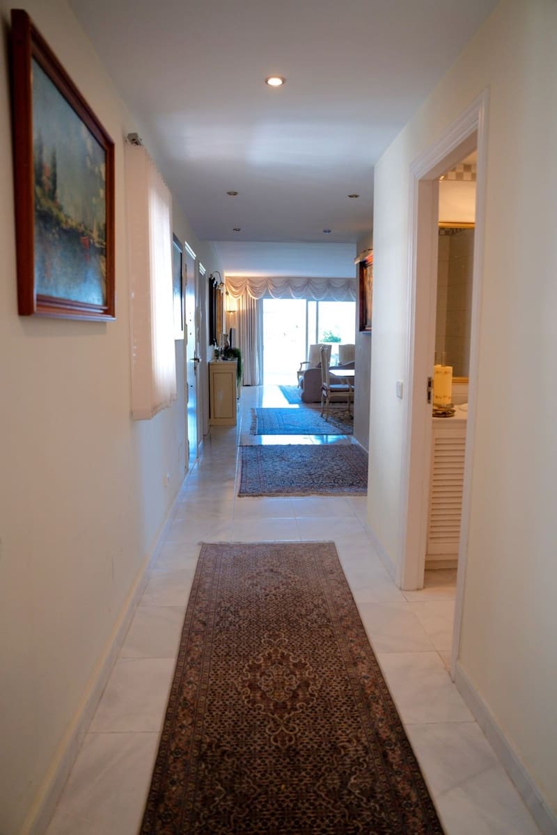 4 bedroom Apartment for sale in Puerto Banus with pool garage - € 2,500,000 (Ref: 9827663)