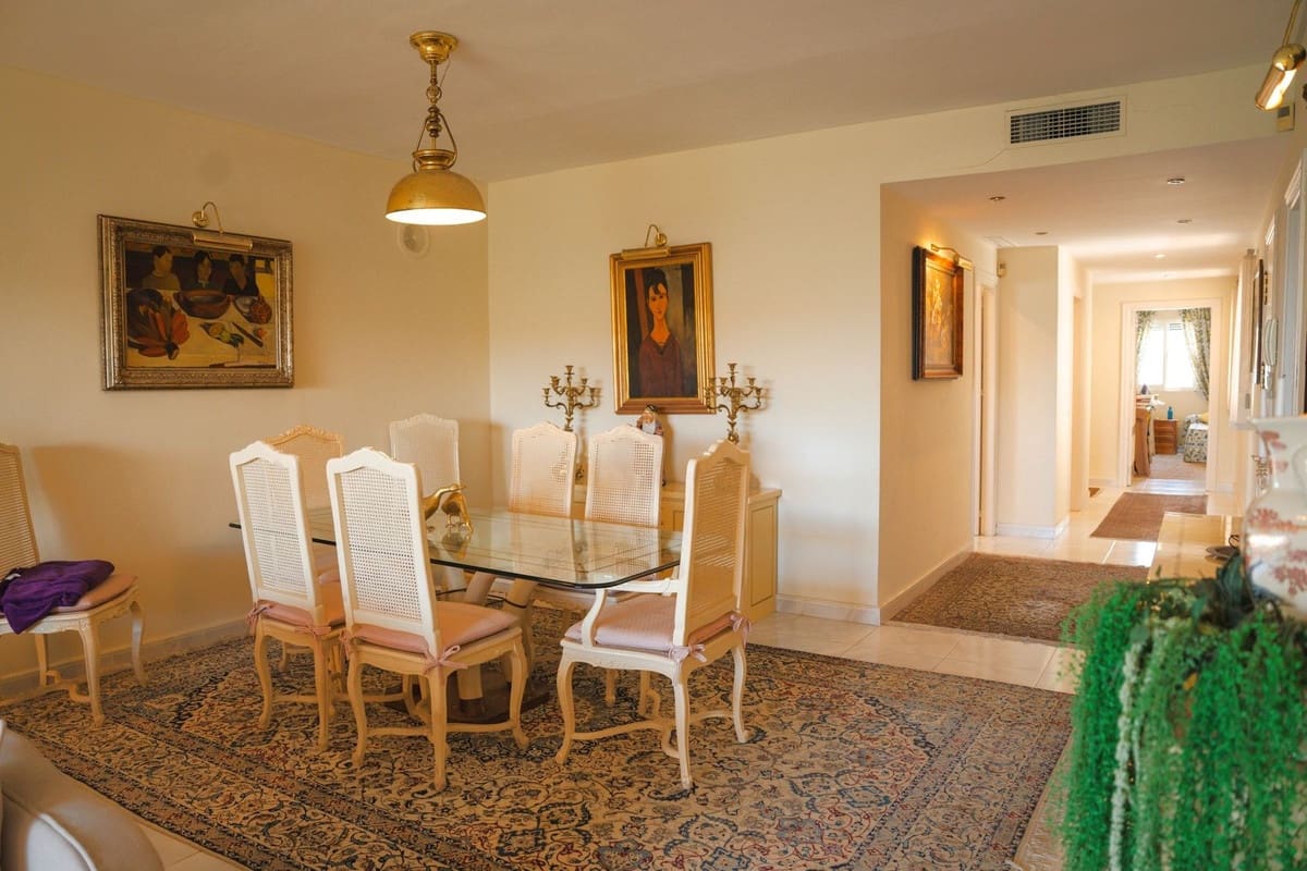 4 bedroom Apartment for sale in Puerto Banus with pool garage - € 2,500,000 (Ref: 9827663)