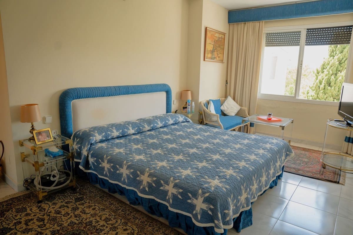 4 bedroom Apartment for sale in Puerto Banus with pool garage - € 2,500,000 (Ref: 9827663)