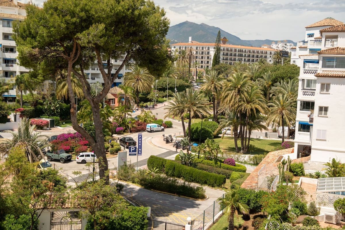 4 bedroom Apartment for sale in Puerto Banus with pool garage - € 2,500,000 (Ref: 9827663)