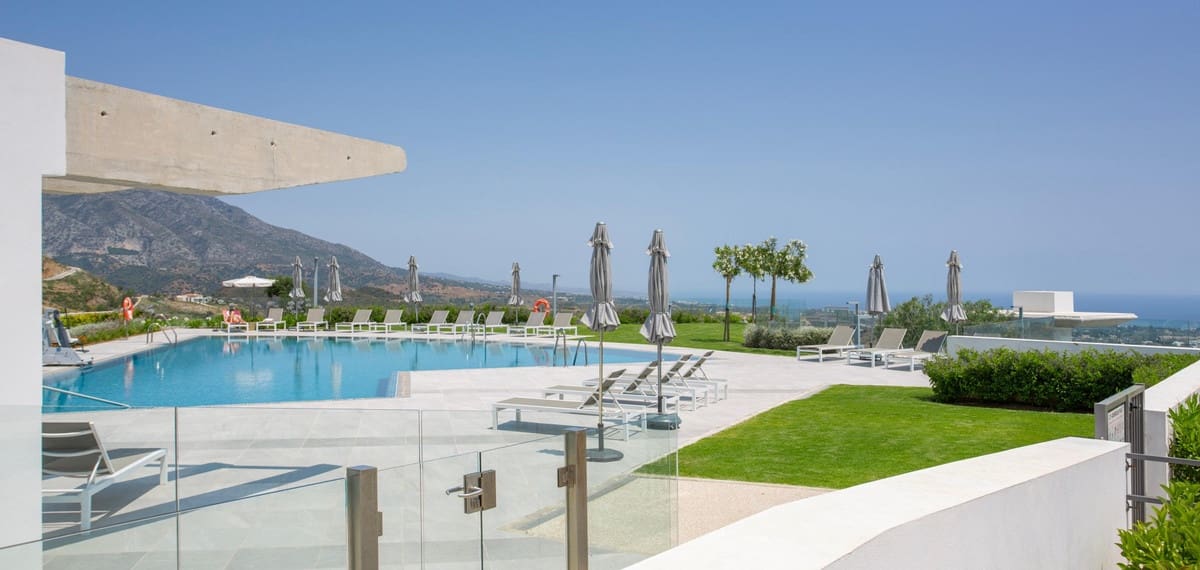3 quarto Penthouse para venda em La Quinta com piscina garagem - 1 590 000 € (Ref: 9828018)
