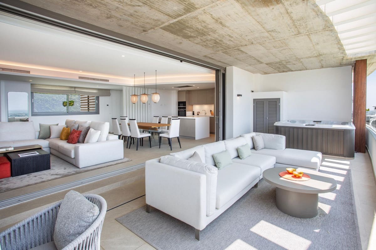3 quarto Penthouse para venda em La Quinta com piscina garagem - 1 590 000 € (Ref: 9828018)