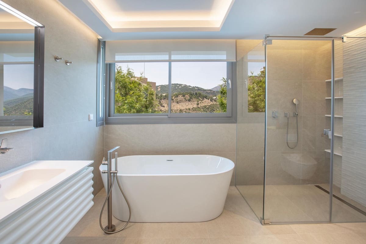 3 quarto Penthouse para venda em La Quinta com piscina garagem - 1 590 000 € (Ref: 9828018)