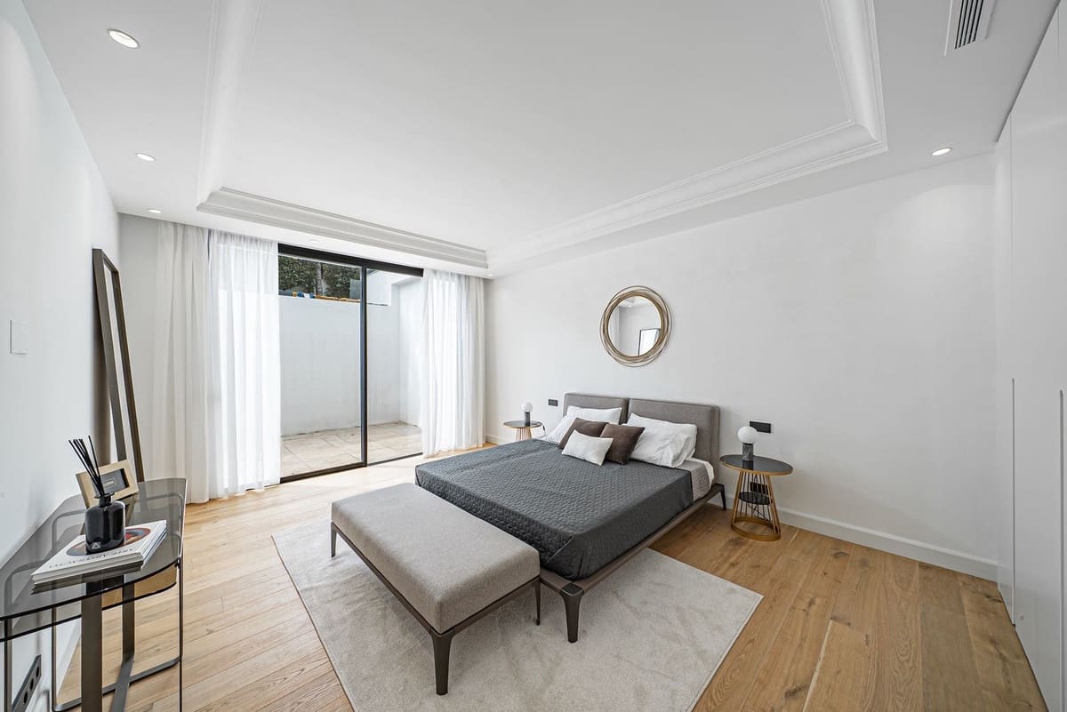 4 slaapkamer Villa te koop in Golden Mile met zwembad garage - € 6.500.000 (Ref: 9860985)