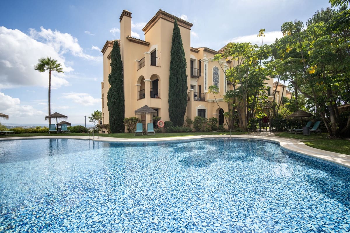 3 soverom Penthouse til salgs i Benahavis med svømmebasseng garasje - € 1 275 000 (Ref: 9883740)