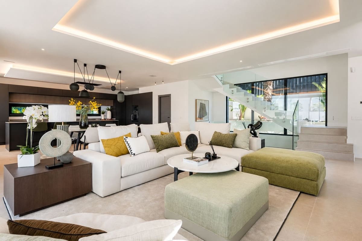 3 bedroom Villa for sale in Mijas Costa with pool garage - € 1,889,000 (Ref: 9904939)