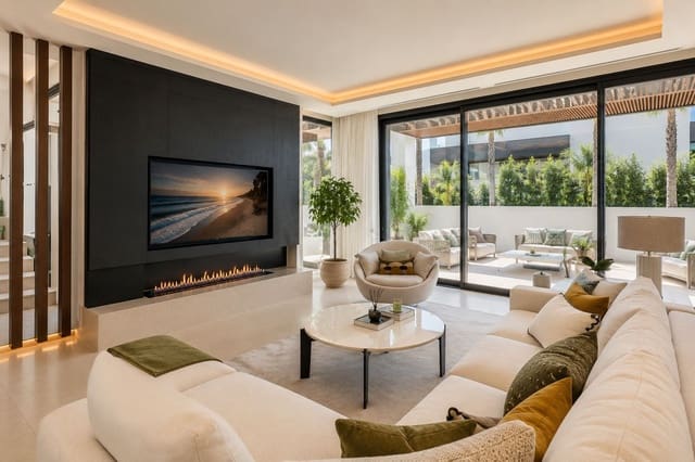 3 bedroom Villa for sale in Mijas Costa, Mijas with pool garage - € 1,889,000 (Ref: 9904939)