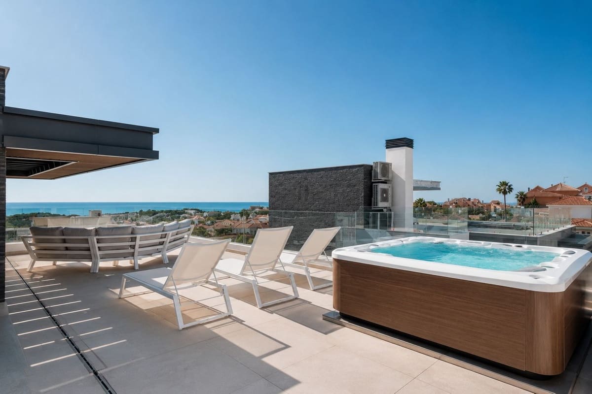 3 bedroom Villa for sale in Mijas Costa with pool garage - € 1,889,000 (Ref: 9904939)