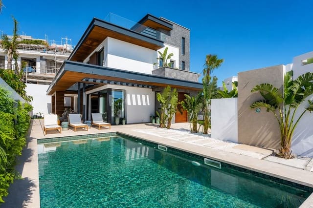 3 bedroom Villa for sale in Mijas Costa, Mijas with pool garage - € 1,889,000 (Ref: 9904939)