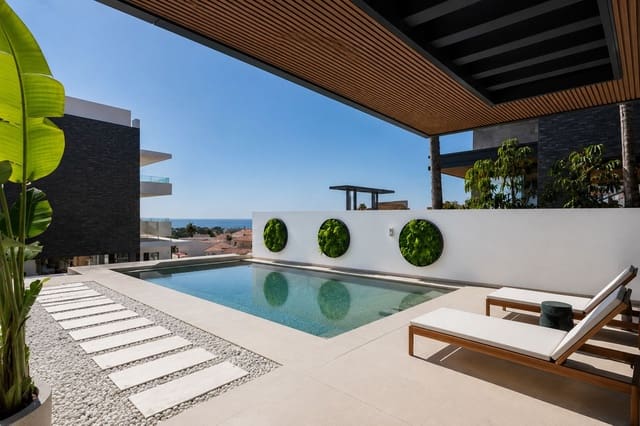 3 bedroom Villa for sale in Mijas Costa, Mijas with pool garage - € 1,889,000 (Ref: 9904939)