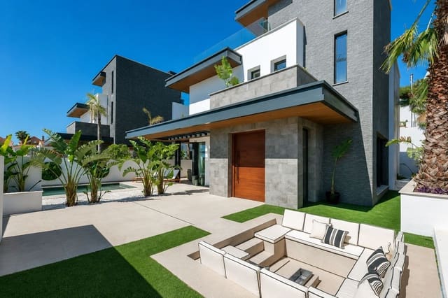 3 bedroom Villa for sale in Mijas Costa, Mijas with pool garage - € 1,889,000 (Ref: 9904939)