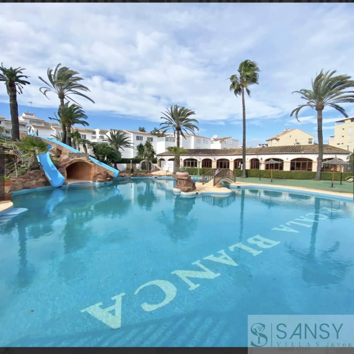 2 bedroom Semi-detached Villa for sale in Javea / Xabia with pool garage - € 460,000 (Ref: 10024974)