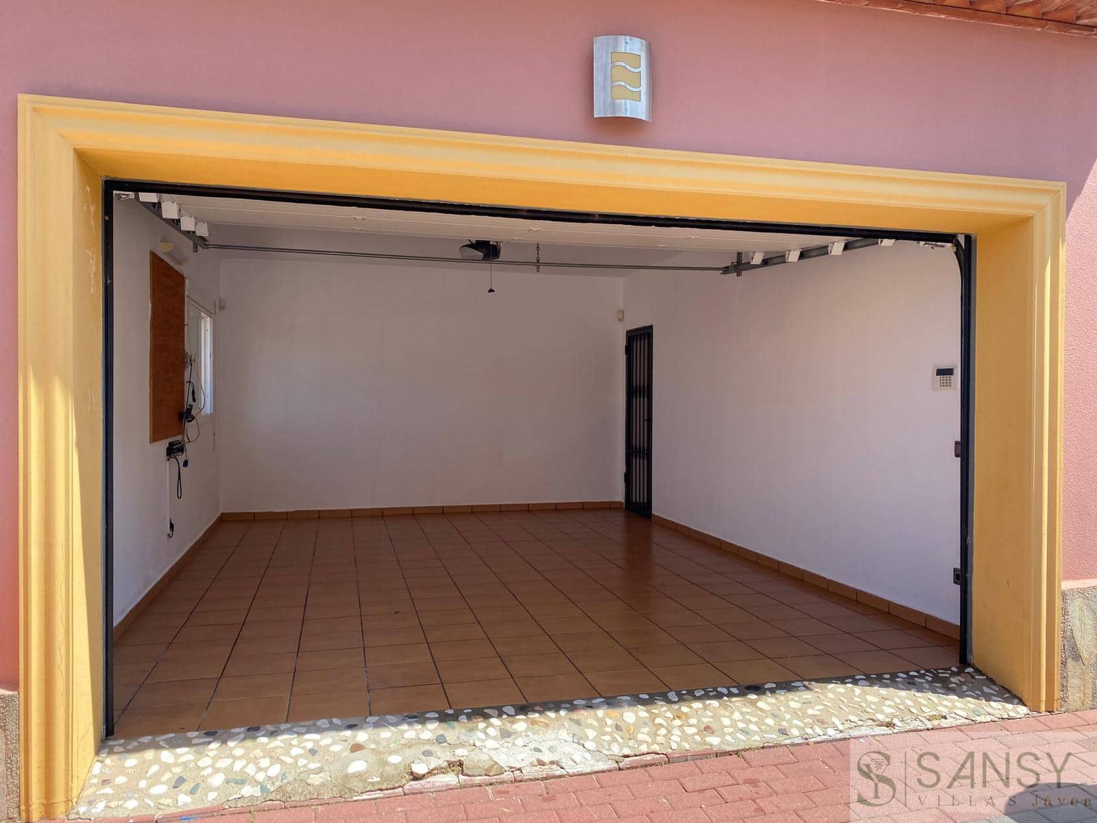 5 bedroom Villa for sale in Orba with pool garage - € 499,000 (Ref: 10046598)