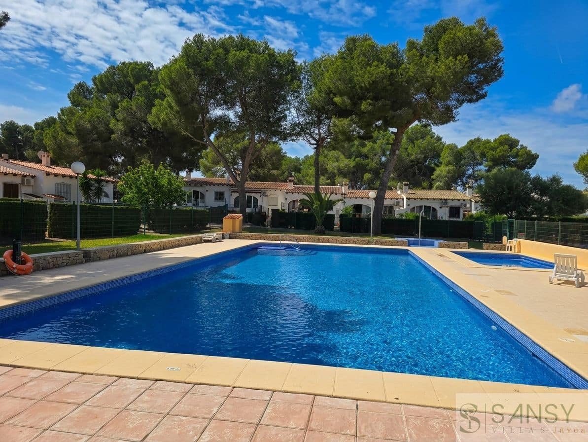 2 sovrum Semi-fristående Villa till salu i Moraira med pool garage - 346 000 € (Ref: 10046601)