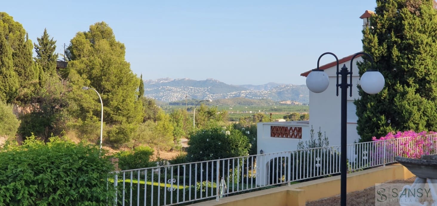 4 Zimmer Villa zu verkaufen in Oliva mit Pool Garage - 620.000 € (Ref: 10048562)