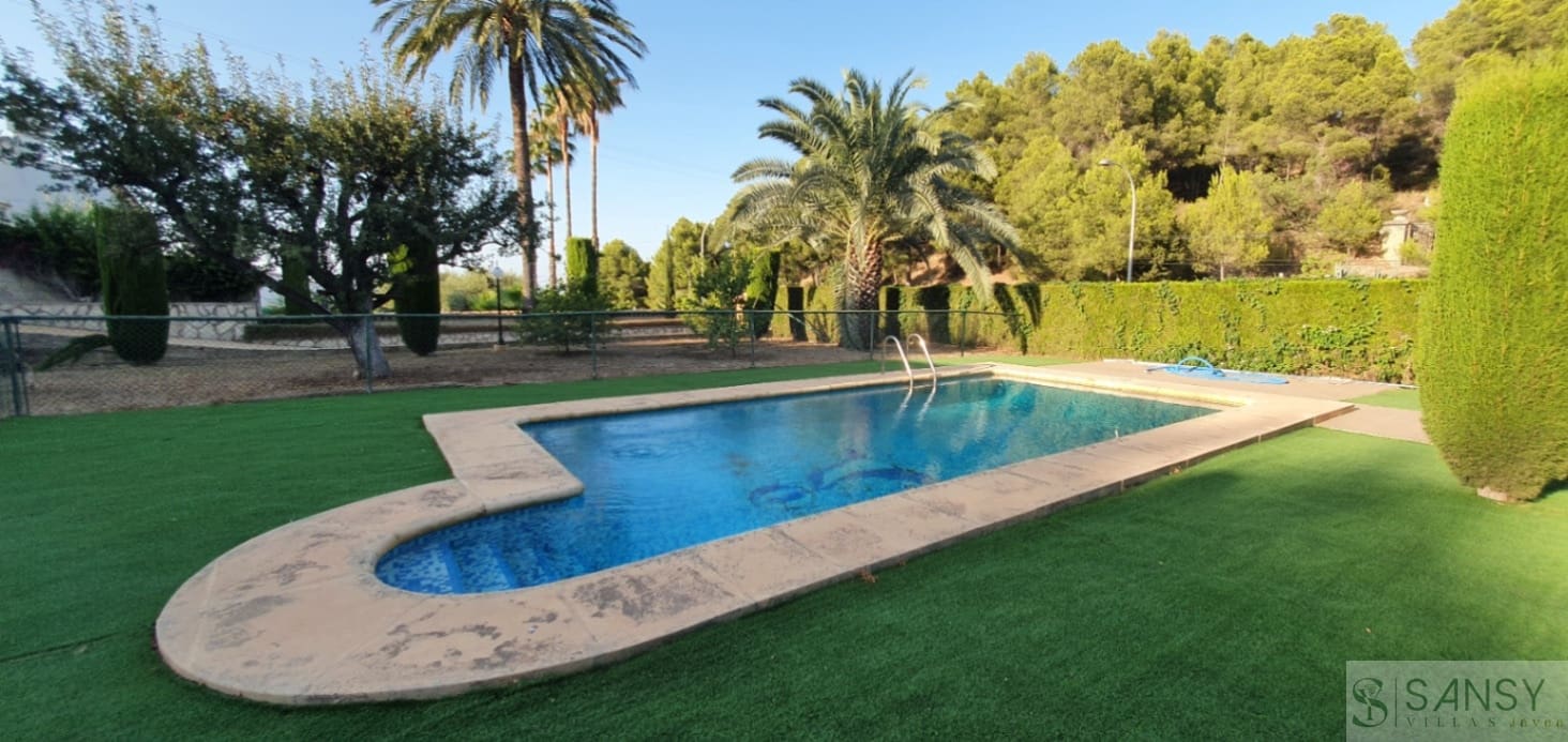 4 Zimmer Villa zu verkaufen in Oliva mit Pool Garage - 620.000 € (Ref: 10048562)