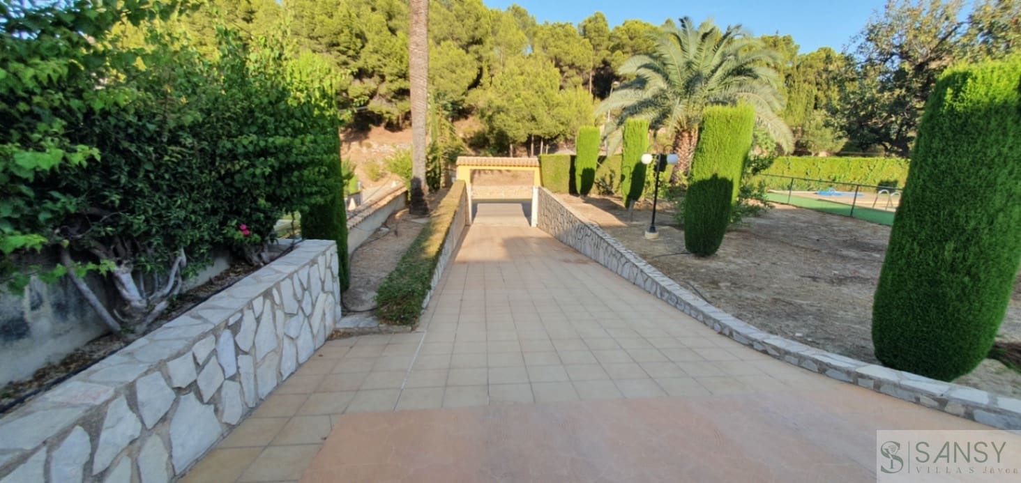 4 Zimmer Villa zu verkaufen in Oliva mit Pool Garage - 620.000 € (Ref: 10048562)
