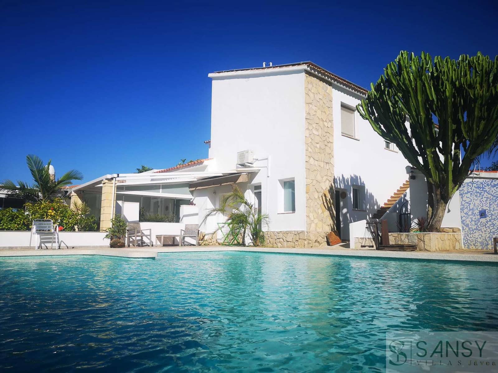 9 quarto Moradia para venda em Denia com piscina - 1 295 000 € (Ref: 10048572)