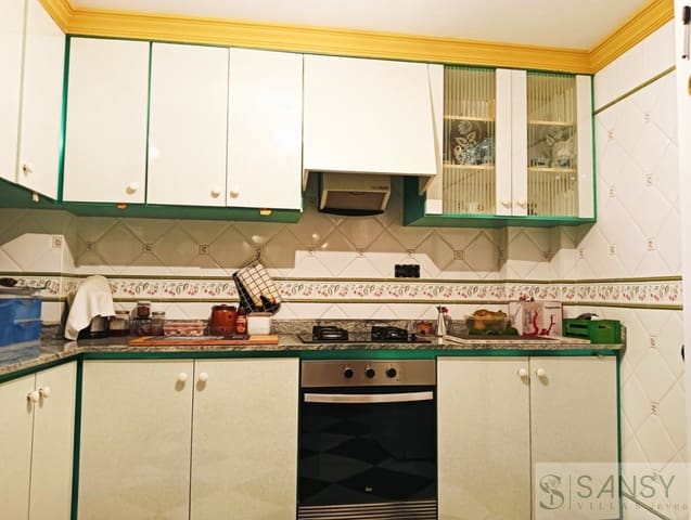 7 soveværelse Byhus til salg i Oliva med garage - € 285.000 (Ref: 10080228)