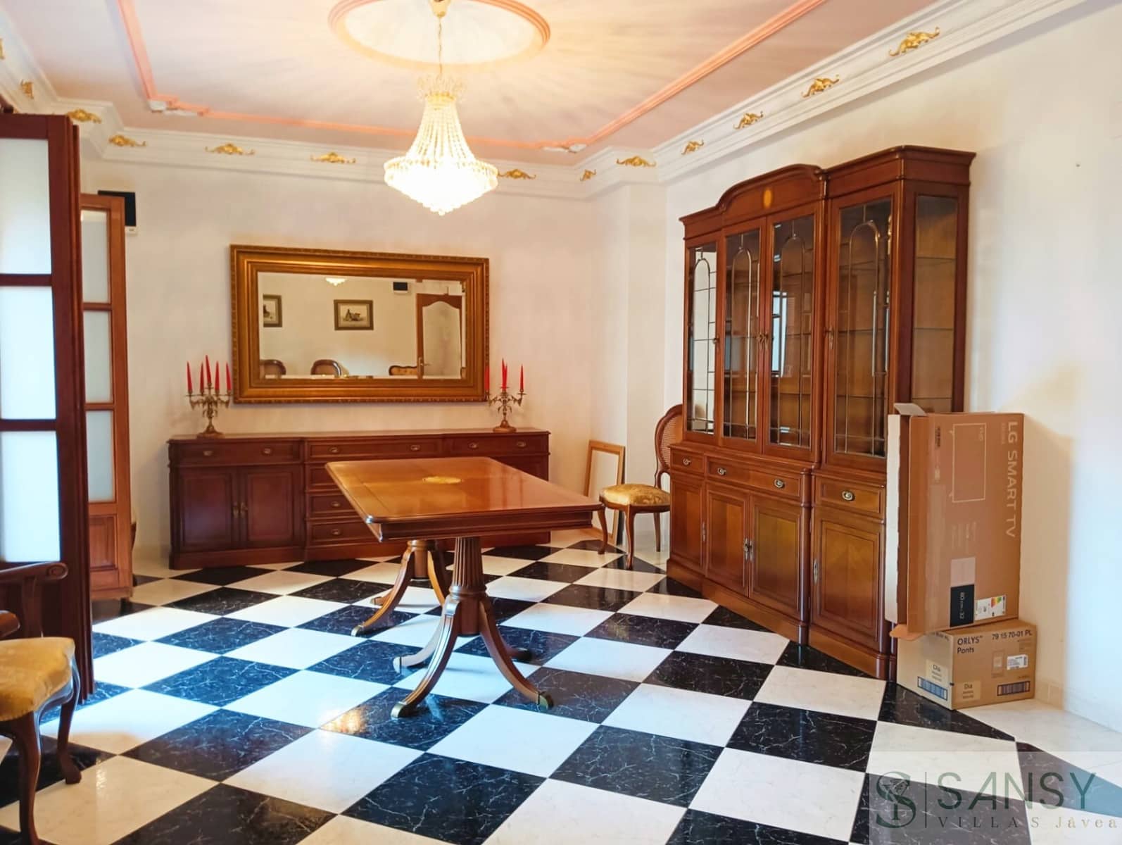 7 soveværelse Byhus til salg i Oliva med garage - € 285.000 (Ref: 10080228)